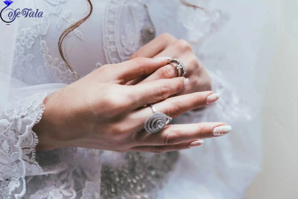 ۱۰ روش برای ترکیب کردن جواهرات با لباس