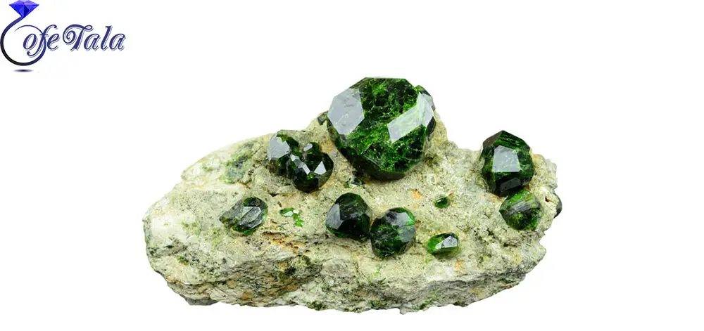 سنگ گارنت سبز دمانتوئید