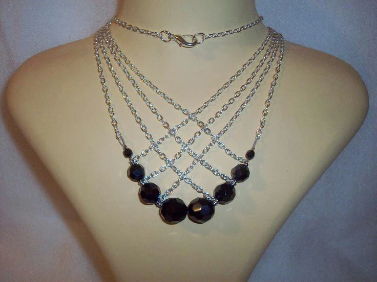 Necklace with three blue poetry chains گردنبند سه زنجیره شعرابعی